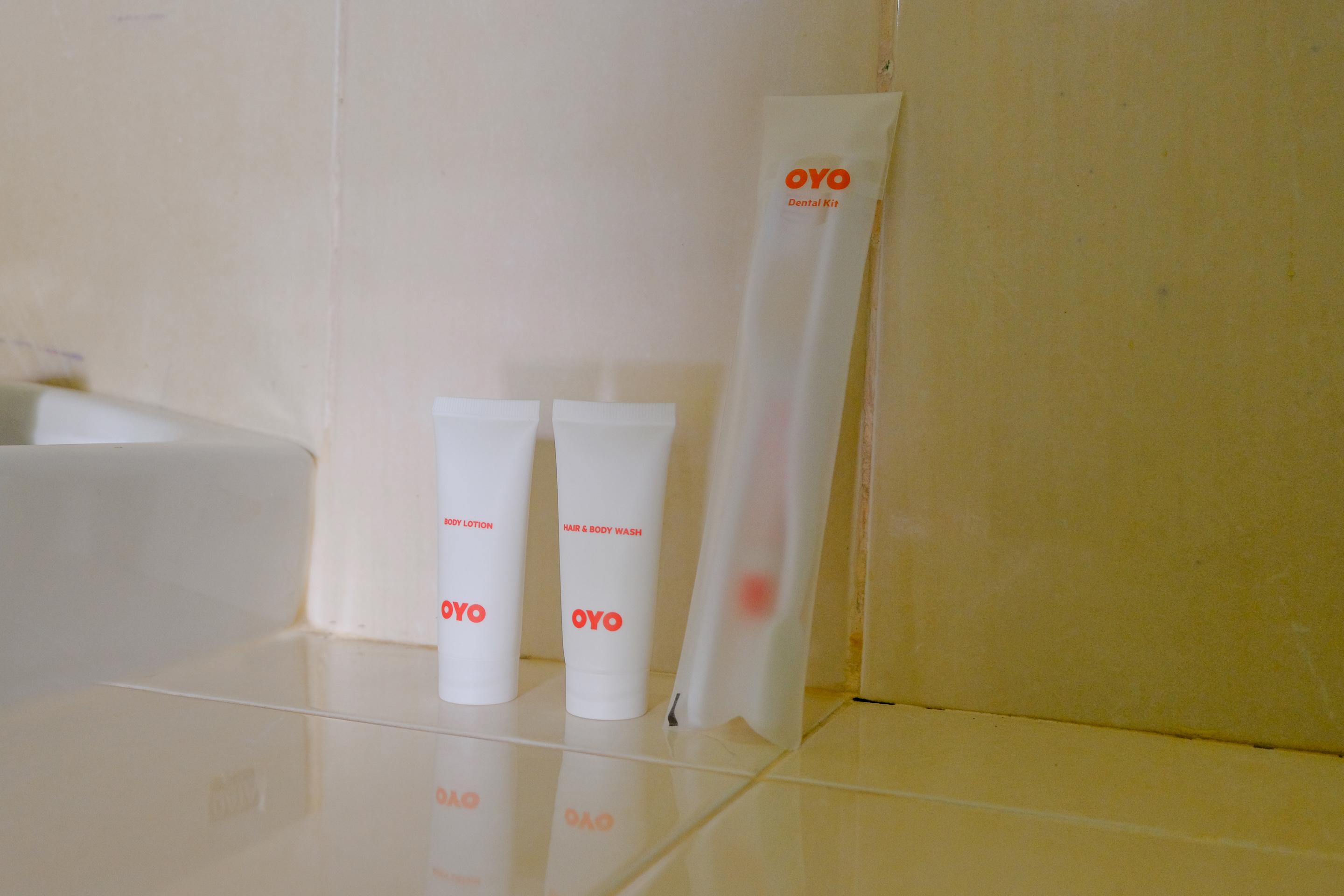Oyo 1784 Hj. Aniek Residence Madiun Exterior photo